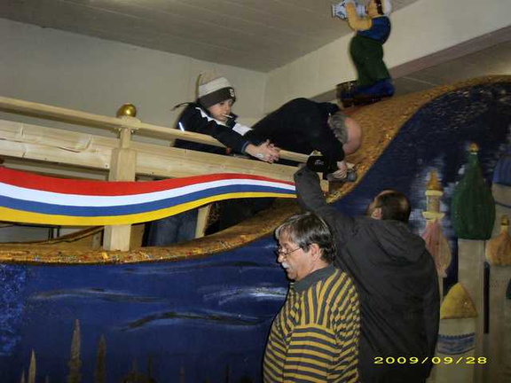 2010-02-Karnevalsverein-Die Schnudedunker-Wagenbau-0331